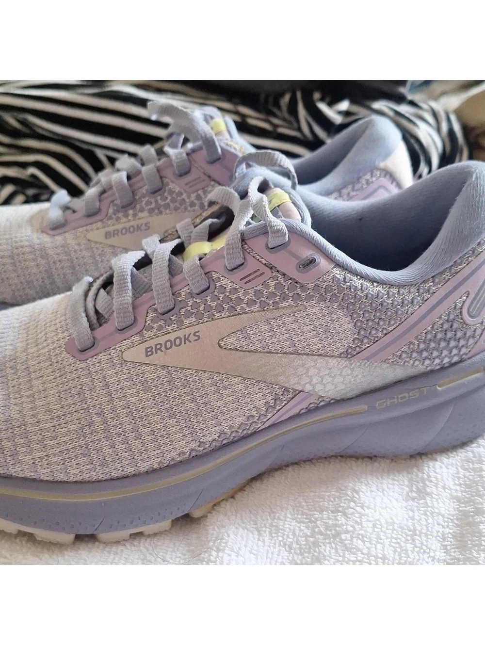 Ost Light Lavender Knit Women's Running Sneakers with Pale Yellow Accent